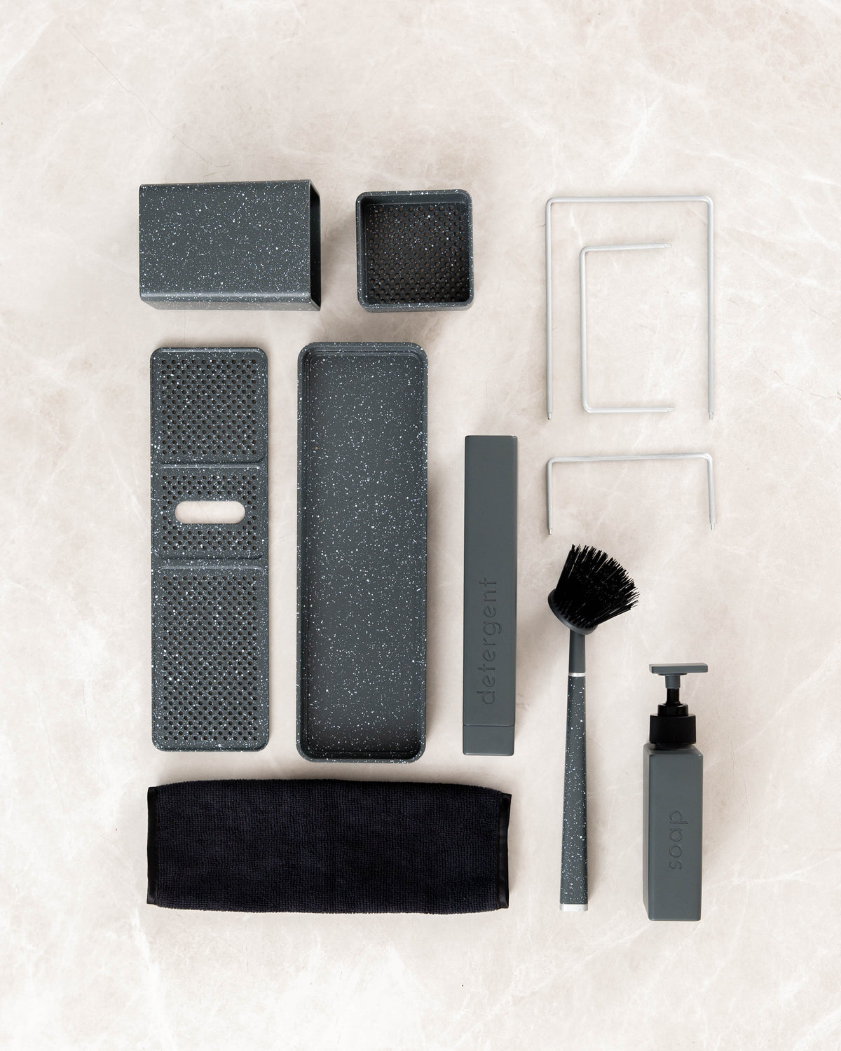 Our sustainable sink organiser flatlay, including BPA-free dishbrush.